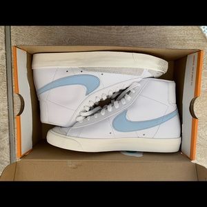 Nike mid blazers unisex (never been worn)